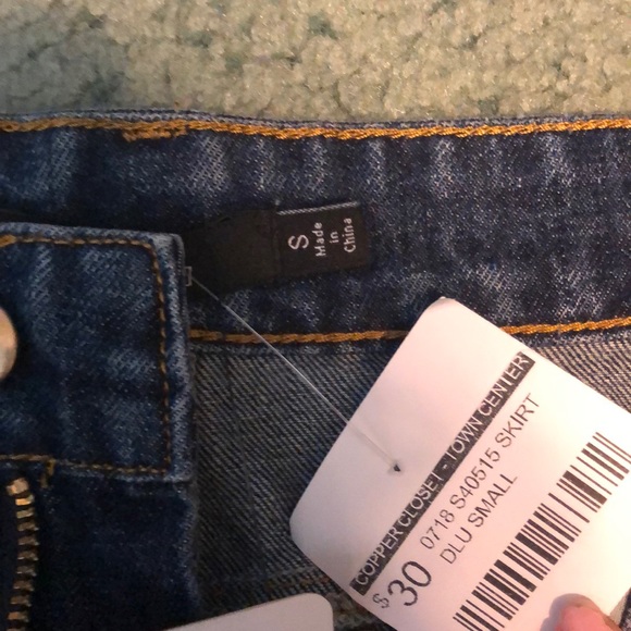 Brand New (with tags) Copper Closet Jean Skirt - Picture 4 of 4